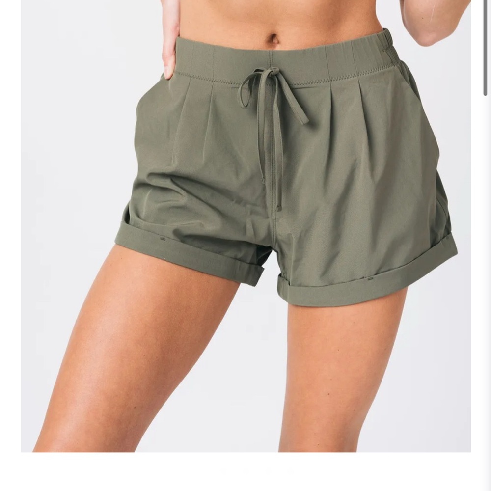 Zyia Summer short - Olive Green